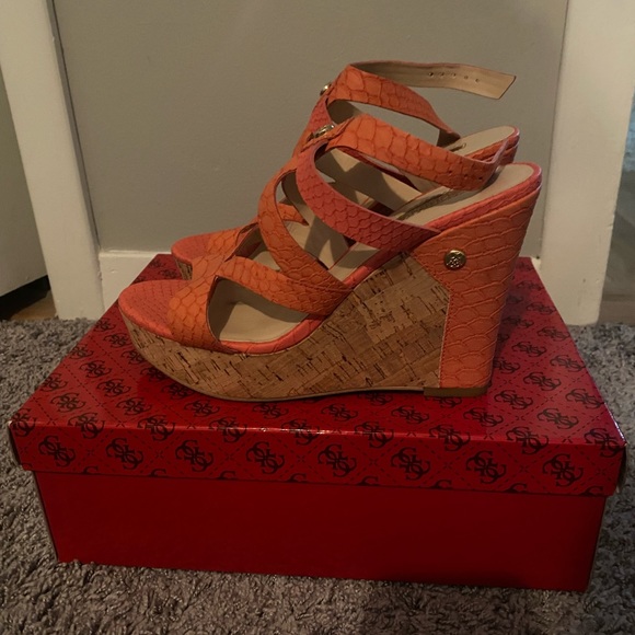 Guess Orange Snake Skin Wedges Size 7.5 - Picture 2 of 4
